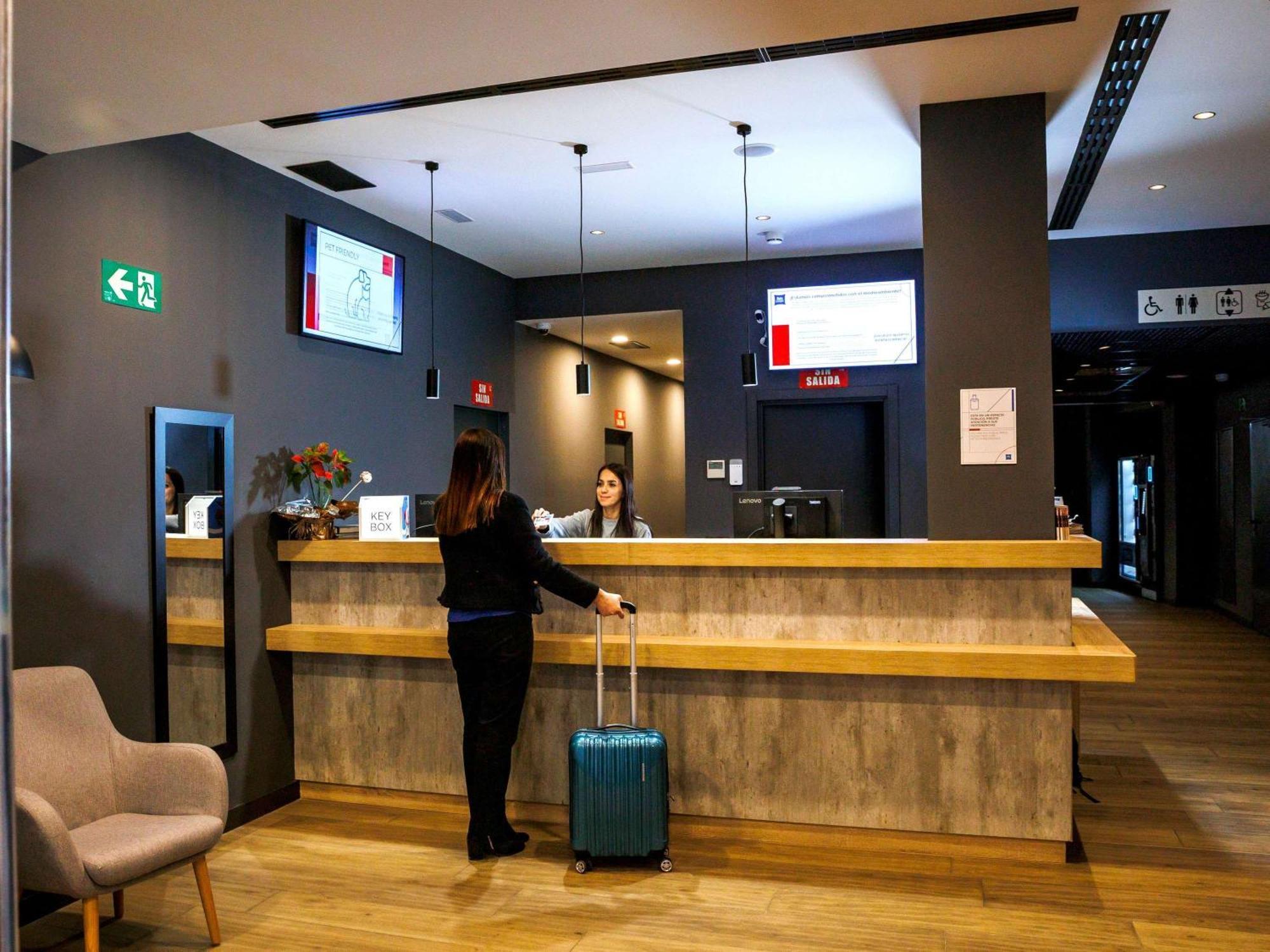 Ibis Budget Logrono Centro מראה חיצוני תמונה